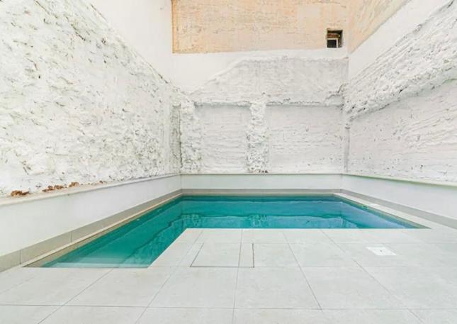 Apartamentos Breton 17 Double Deluxe Alicante Bagian luar foto